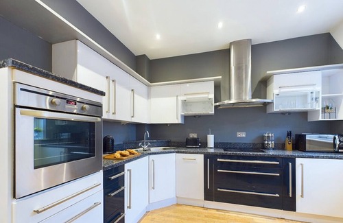 Derby House | 2 Bed Ensuite/Secure Parking/Long-Short Stay/Fast WiFi
