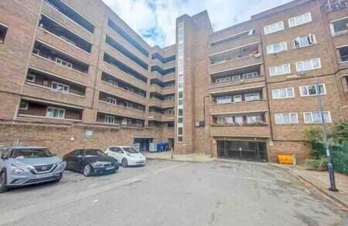 Woolwich Common Apartment | 2 Bed flat close to Elizabeth Line