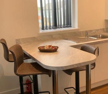 West Thurrock Apartment | 2 Bed Flat- Direct Links to Central London