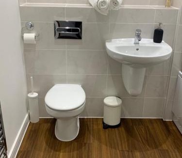 West Thurrock Apartment | 2 Bed Flat- Direct Links to Central London