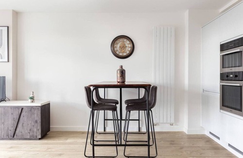 Camden Town with Primrose Hill Apartment | 2 Bed Flat in the Heart of Camden
