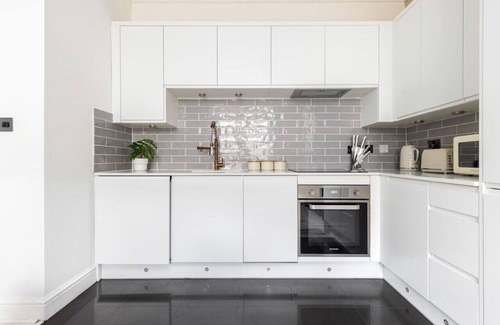 Wood Street Apartment | 2 Bed Flat near Walthamstow Market