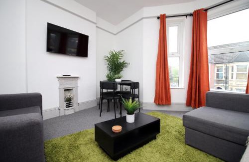 Canton Apartment | 2 Bed Flat next to Stadium with Street Parking Serviced Accommodation - Cardiff