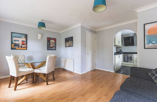 Southfield Apartment | 2-Bed Flat Prime Location Near Amenities