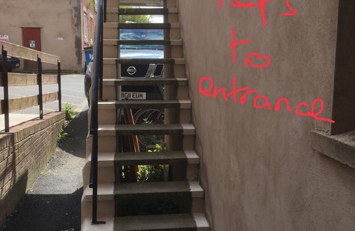 Slyne Apartment | 2 Bed Flat - Sleeps 3 - Parking - Wifi