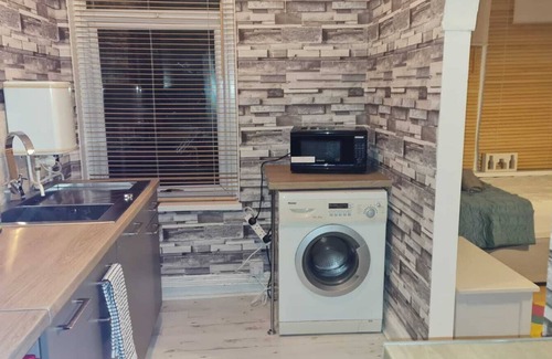 Newport Apartment | 2 Bed Flat - Sleeps 3 - Parking - Wifi