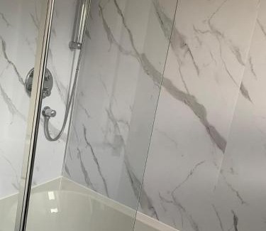 Central Aberdeen Apartment | 2 Bed flat - Sleeps 4 - Parking - Wifi