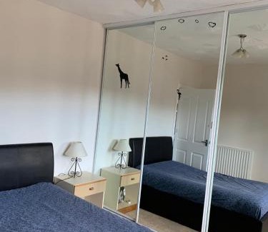 Central Aberdeen Apartment | 2 Bed flat - Sleeps 4 - Parking - Wifi