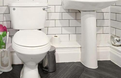 Rothesay Apartment | 2 Bed Flat - Sleeps 4 - Pets - Parking - Wifi