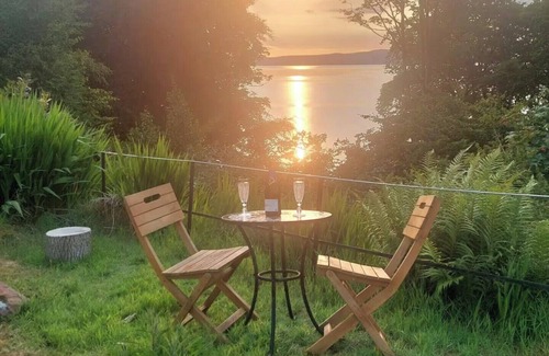 Rothesay Apartment | 2 Bed Flat - Sleeps 4 - Pets - Parking - Wifi