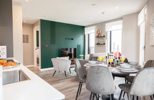 Leeds Apartment | 2 Bed Flats Sleeps 6 near Station & City Centre -1.61