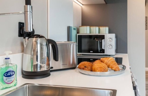Leeds Apartment | 2 Bed Flats Sleeps 6 near Station & City Centre -1.61