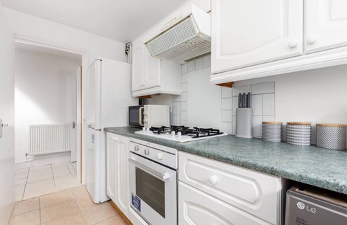 Oval Apartment | 2 Bed Garden Flat in Oval