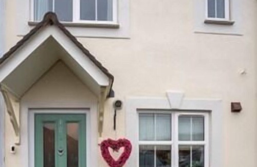 Marston Green House | 2 Bed Home - HS2, NEC, Resorts World & BHX Airport