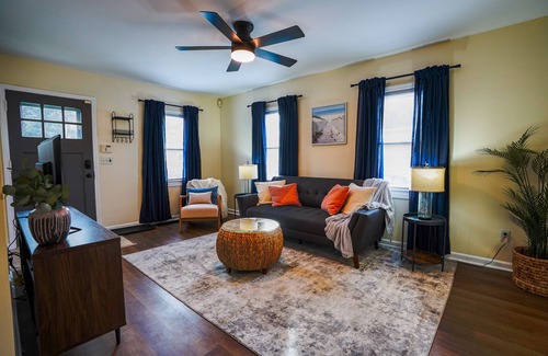 Syracuse House | 2 bed Home with Fenced Yard in the Vibrant Eastwood Neighborhood
