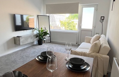 Nottingham House | 2 bed house in city centre - offers for long stays