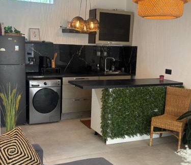 Villemomble Apartment | 2 Bed House, Parking and Courtyard, Villemomble, Paris