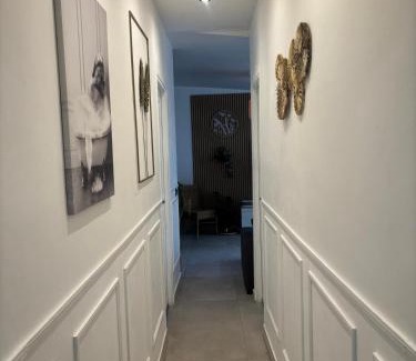 Villemomble Apartment | 2 Bed House, Parking and Courtyard, Villemomble, Paris