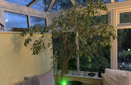 Amesbury House | 2-bed House Sleeps 4 - Enclosed Garden - Tv & Wifi