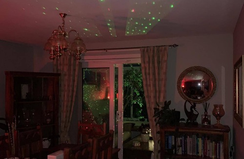 Amesbury House | 2-bed House Sleeps 4 - Enclosed Garden - Tv & Wifi