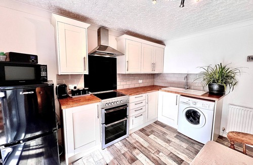 Pentraeth House | 2 Bed House - Sleeps 4 - Pets - Garden - Parking