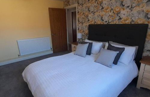 Dukeries Mill House | 2 Bed House - Sleeps 4 - Pets - Garden - Parking