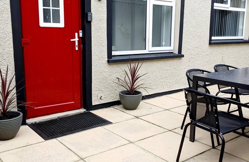 Rostrevor House | 2 Bed House - Sleeps 6 - Parking - Wifi