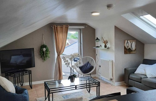 Rostrevor House | 2 Bed House - Sleeps 6 - Parking - Wifi