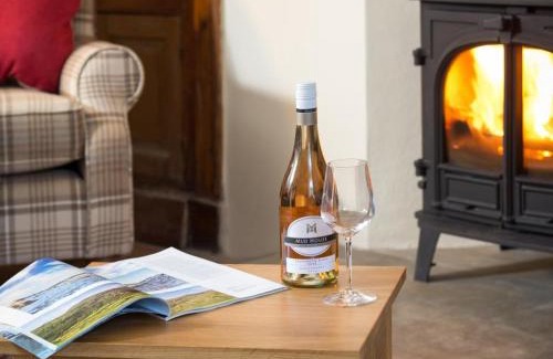 Bampton House | 2 Bed in Bampton SZ271