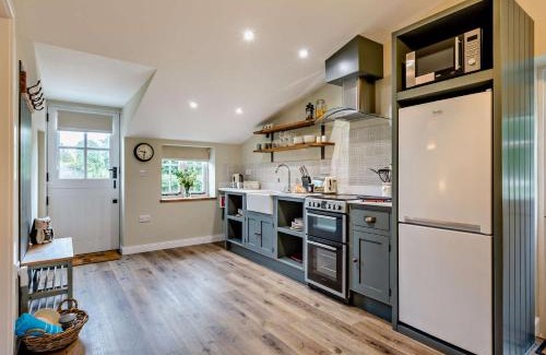 Barnstaple House | 2 Bed in Barnstaple 5mls N 93023