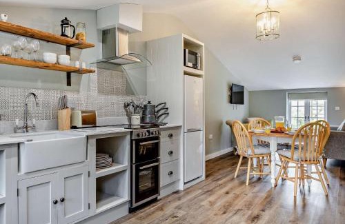 Barnstaple House | 2 Bed in Barnstaple 5mls N 93024