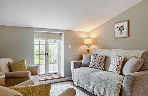 Barnstaple House | 2 Bed in Barnstaple 5mls N 93024