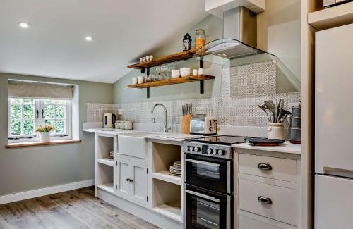 Barnstaple House | 2 Bed in Barnstaple 5mls N 93024