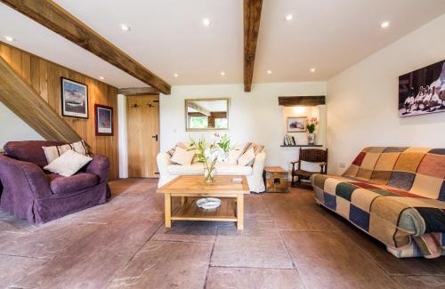 Chesterfield House | 2 Bed in Baslow PK801