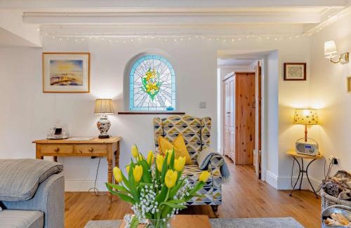 Bangor House | 2 Bed in Bethesda 66276