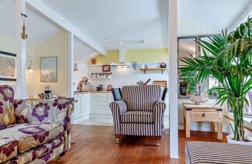 Brixham House | 2 Bed in Brixham BX083