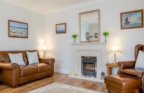 Freshwater House | 2 Bed in Colwell Bay IC013