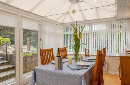 Freshwater House | 2 Bed in Colwell Bay IC013