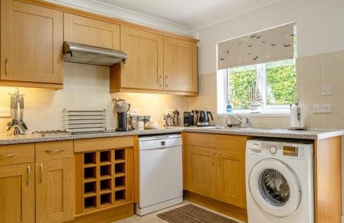 Freshwater House | 2 Bed in Colwell Bay IC013