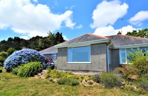 Constantine House | 2 Bed in Constantine TVEAN