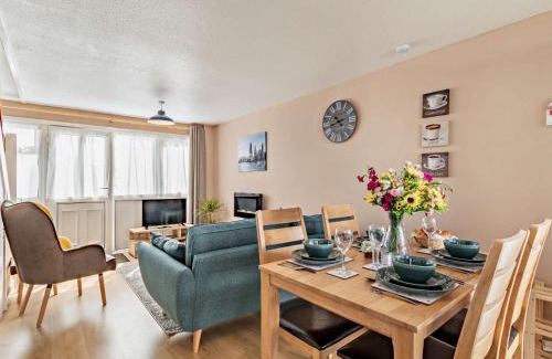 Pembroke House | 2 Bed in Freshwater East 92164