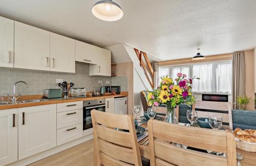 Pembroke House | 2 Bed in Freshwater East 92164