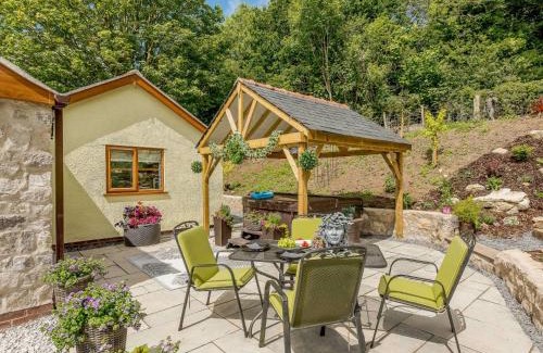 Lixwm House | 2 Bed in Lixwm 88028
