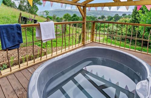Crickhowell House | 2 Bed in Llangenny BN284