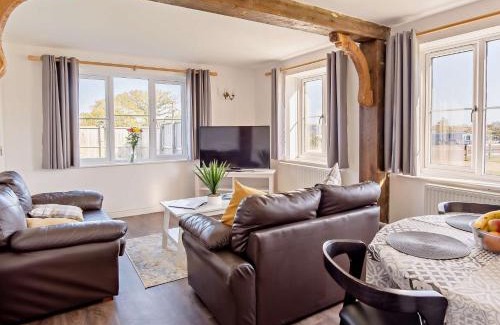 Newport House | 2 Bed in Newport 90244