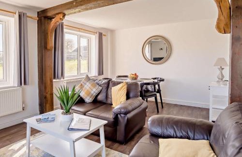 Newport House | 2 Bed in Newport 90244
