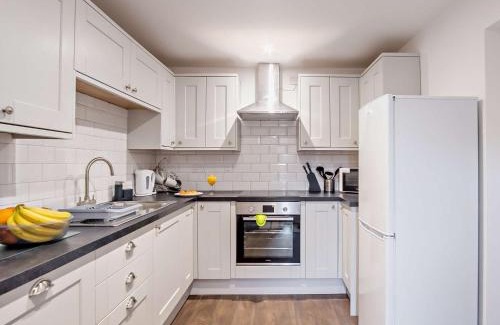 Newport House | 2 Bed in Newport 90244