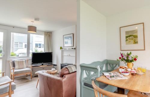 Pembroke House | 2 Bed in Pembroke FB101