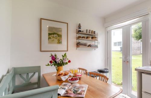 Pembroke House | 2 Bed in Pembroke FB101