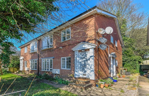 Mapperley House | 2-Bed in Quiet Area, Easy City & Transport Access
